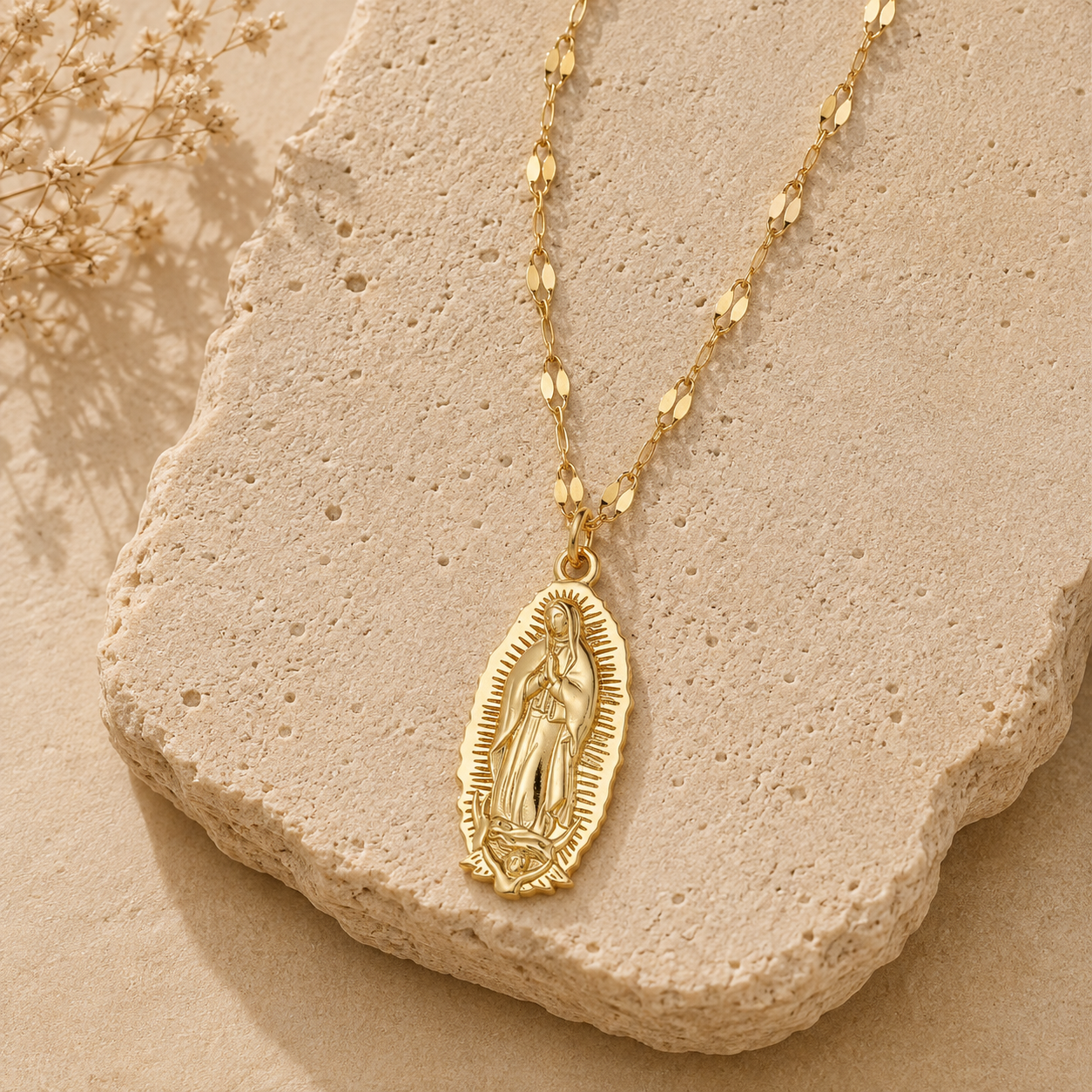 Collar Virgen — Medalla Dorada con Rayos