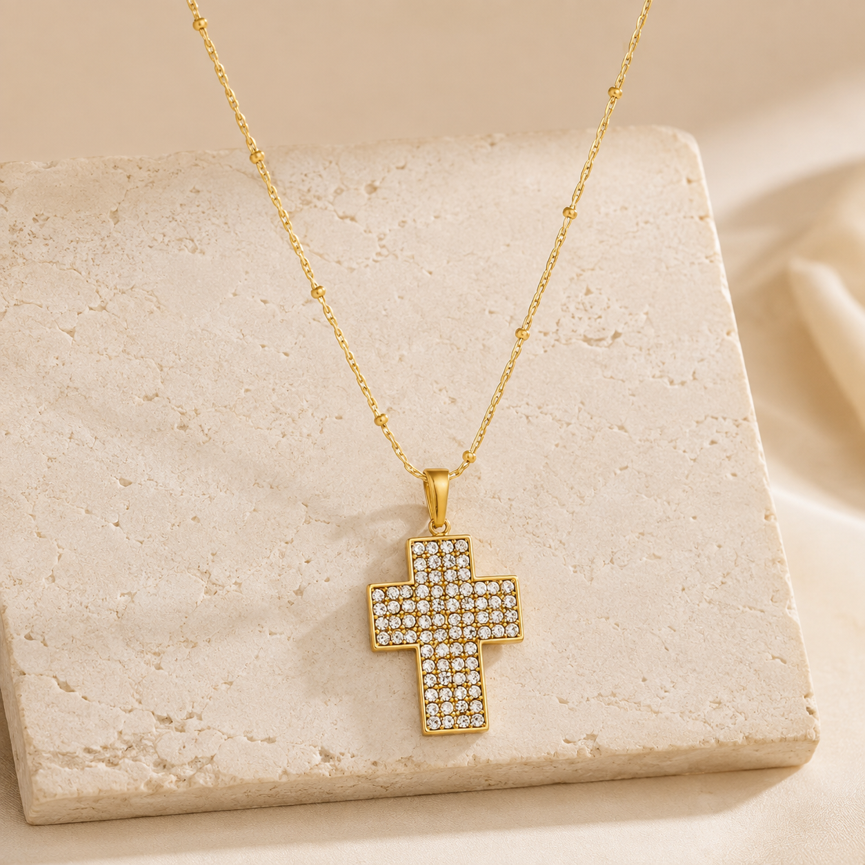 Cruz de Luz — Collar con Colgante en Acero Inoxidable y Cristales